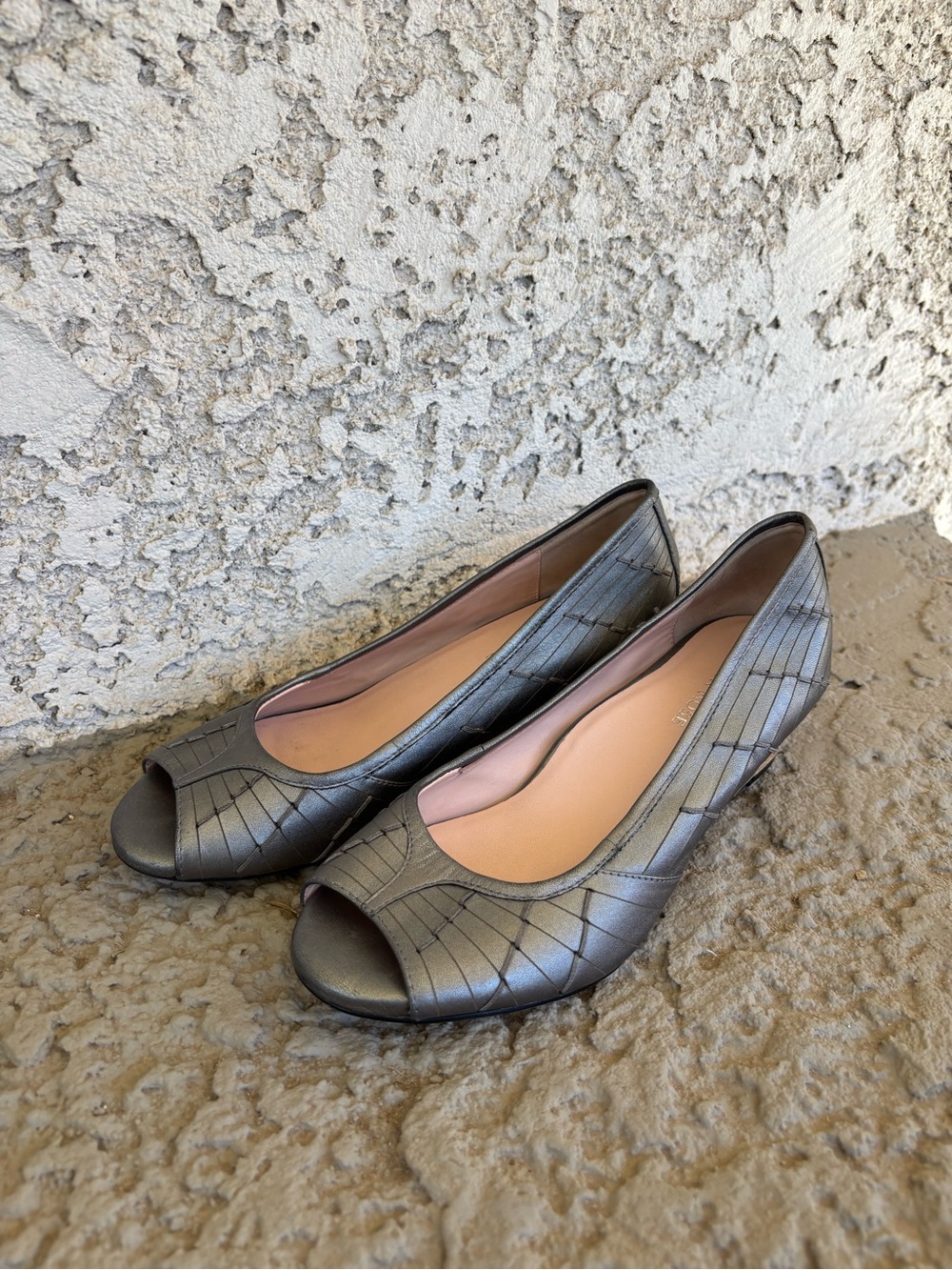 Taryn Rose Sadey Grey Leather Cork Wedge Peep Toe Heels Size 8M